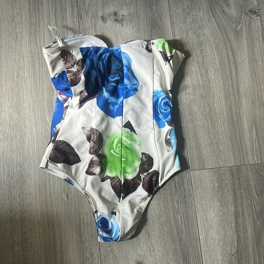 Shakuhachi White Strapless Swimsuit - Picture 6 of 7